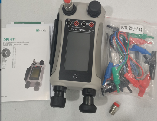 DPI611 Handheld Pressure Calibrator with Self-contained Pressure Generation and Signal Measurement