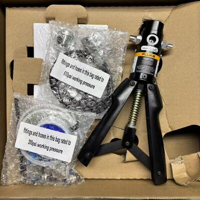 फ्लुक 700पीटीपी-1 1.43 पाउंड वजन और अंतर दबाव गेज के लिए 650 ग्राम क्षमता के साथ वायवीय परीक्षण पंप